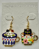 Cats in colorful teacups wire earring La5036